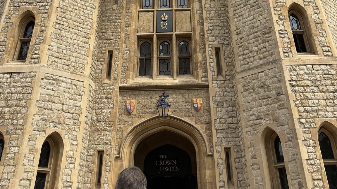 ロンドン塔のクラウン・ジュエル展示入口
