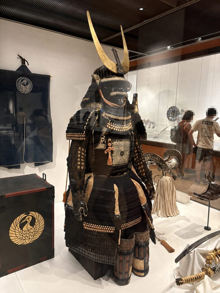 大英博物館の日本展示に並ぶ鎧
